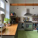 Colorful Apartman In Holesovice